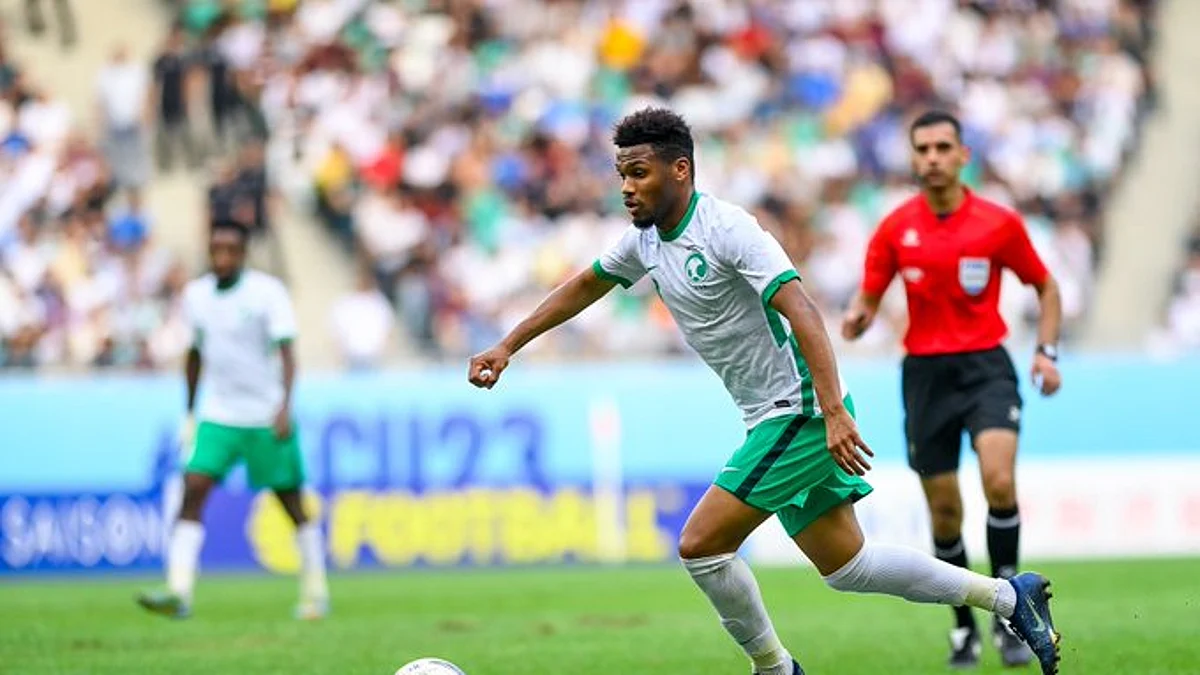 لاعب الأخضر "أيمن يحيى" يفوز بجائزة أفضل لاعب في بطولة كأس آسيا