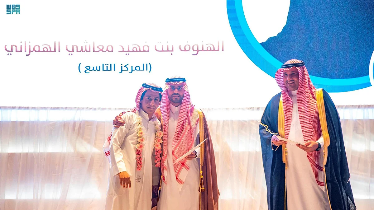 شاهد.. كيف قدر أهالي حائل تواضع نائب أميرهم.. وماذا قالت "دينا" عن تكريمه لها