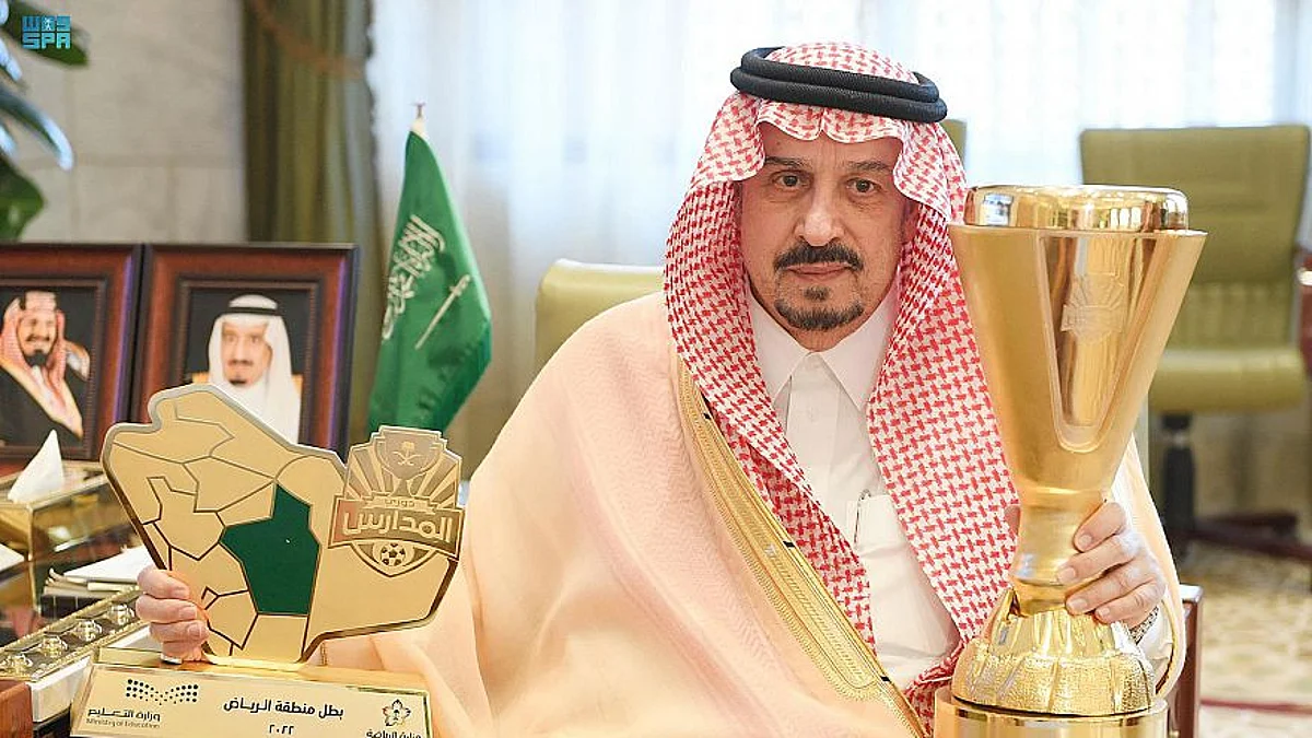 عقب تحقيقه بطولة المملكة لنخب دوري المدارس.. أمير الرياض يستقبل منتخب كرة القدم بتعليم المنطقة