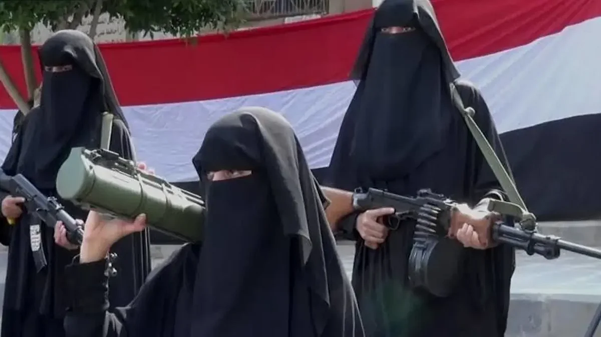 خداع النساء.. "الحوثيون" يغررون بالفتيات لتجنيدهن بـ"الزينبيات"