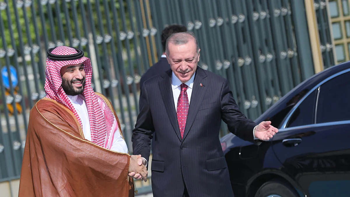 شاهد .. مصور يوثق اللحظات الأولى بين الرئيس التركي وولي العهد