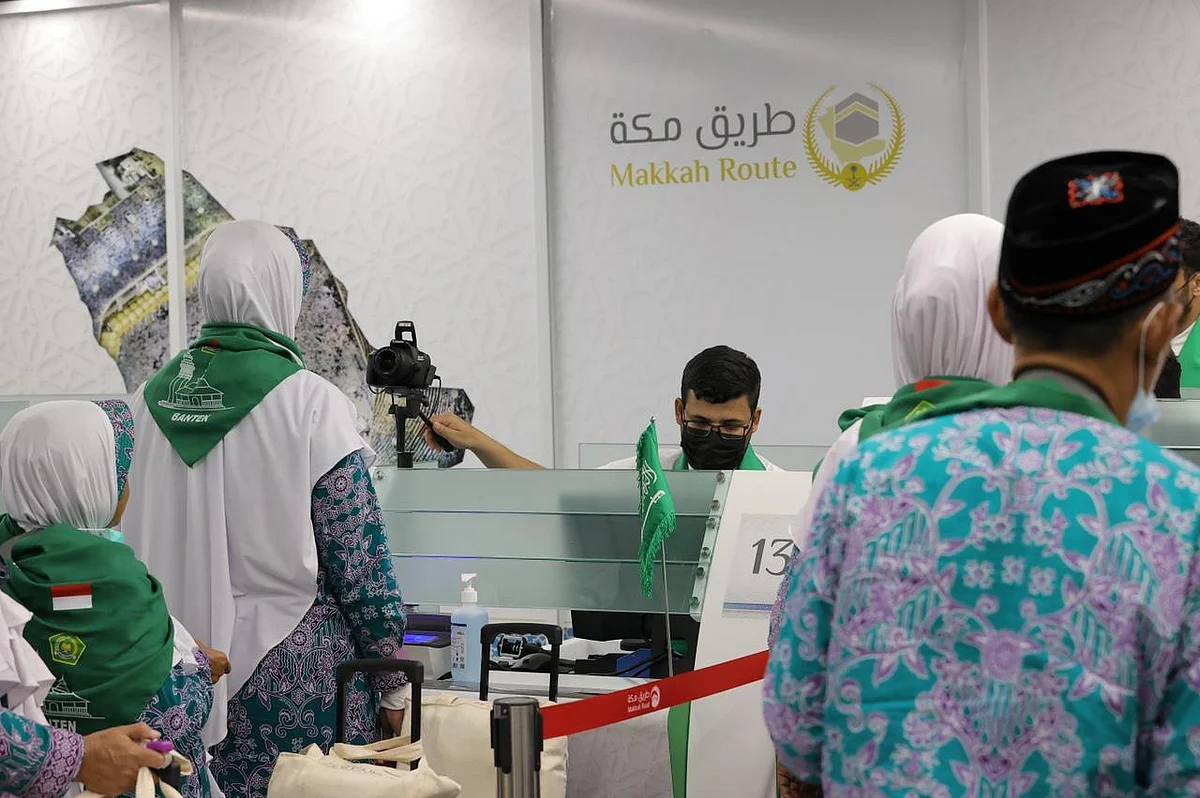 مغادرة أولى طلائع المستفيدين من مبادرة "طريق مكة" بإندونيسيا