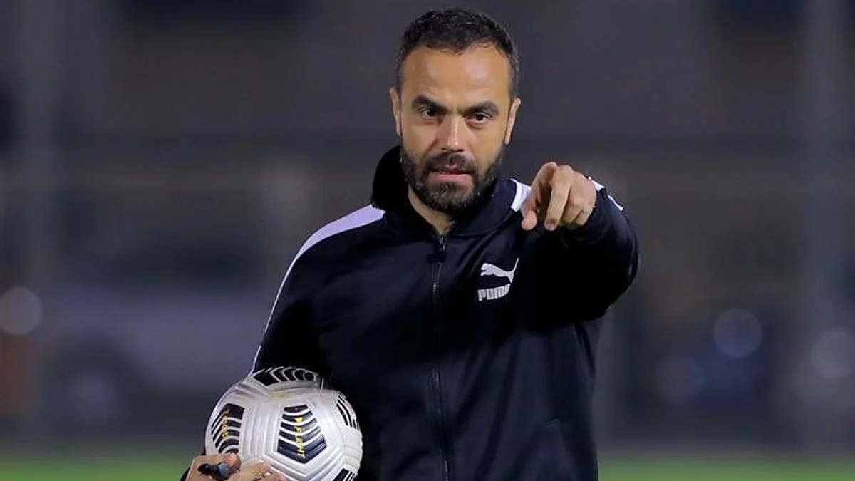 بعد أن قاد الفريق إلى دوري المحترفين .. العدالة يجدد علاقته بالتونسي المناعي