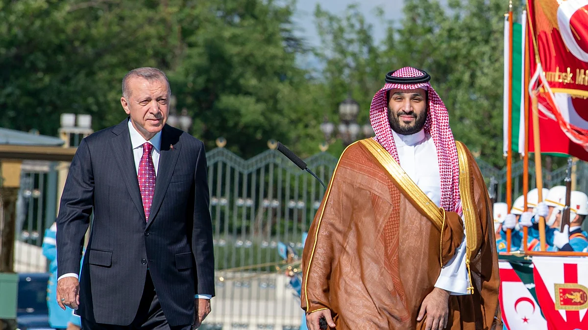 بالصور.. هكذا استقبلت تركيا ضيفها الكبير.. 21 طلقة ترحيبية وفرقة خيالة مصاحبة لسيارة ولي العهد