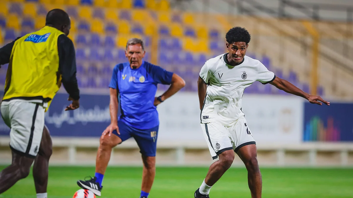 بعد أن منحه الجهاز الطبي الضوء الأخضر .."أبوبكر" ينخرط في تدريبات النصر الجماعية