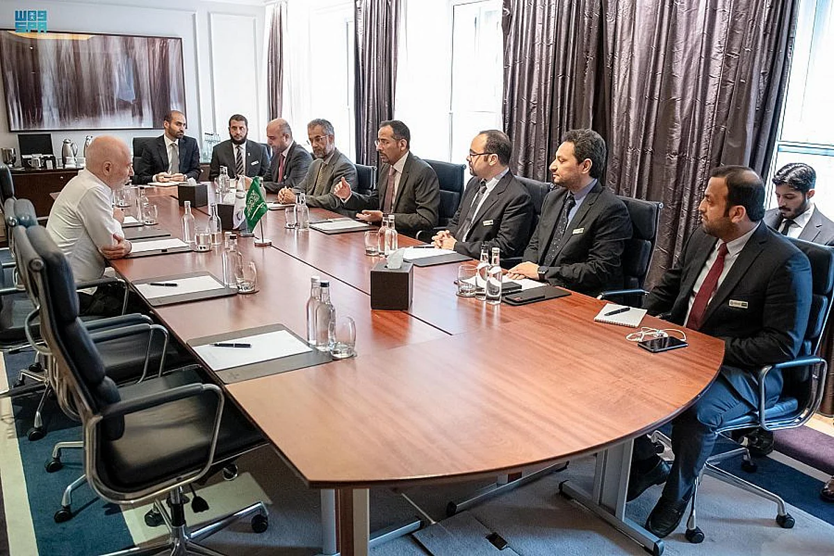 وزير الصناعة والثروة المعدنية يلتقي عدداً من المستثمرين البريطانيين