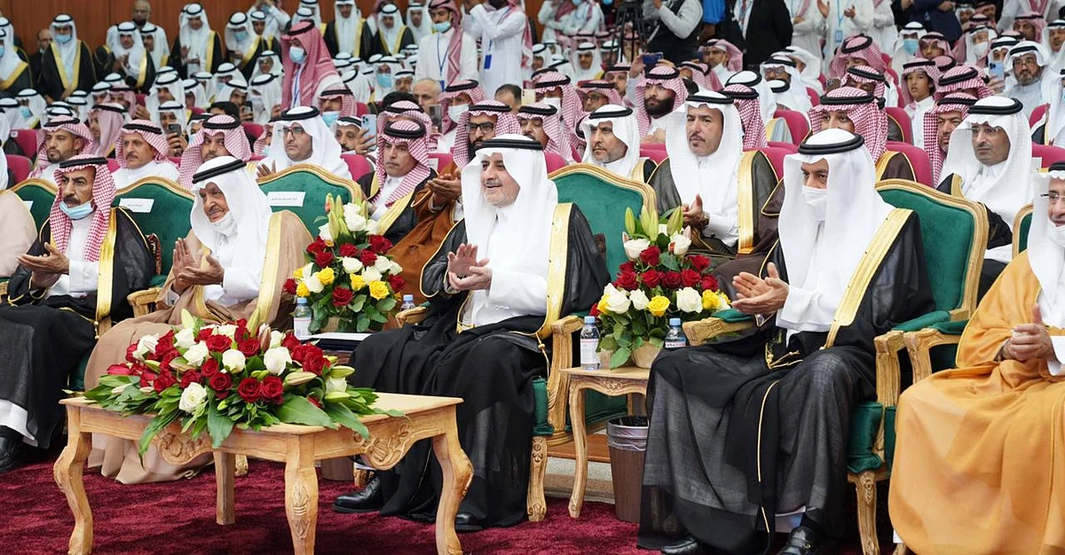 أمير تبوك يرعى حفل تكريم الدفعة 28 لخريجي مدارس الملك عبدالعزيز النموذجية