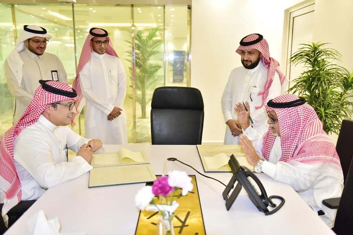 "صحة عسير" توقع شراكة مجتمعية مع مؤسسة عاطف عقيل البارقي