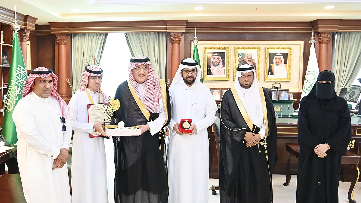 أمير جازان يكرم الطالب "المالكي".. ويطلع على استعداد "تعليم صبيا" للاختبارات النهائية