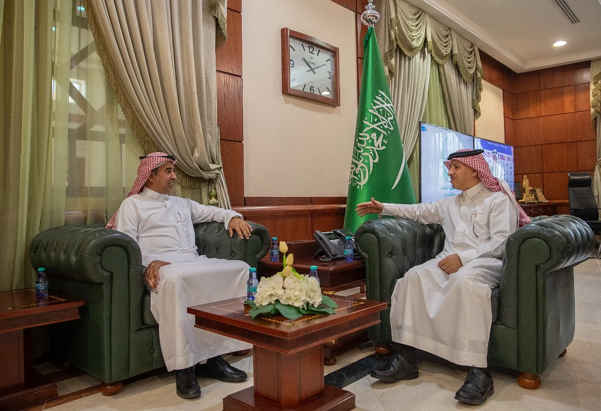 محافظ عنيزة يستقبل "السباعي" المدير المكلف بموارد القصيم