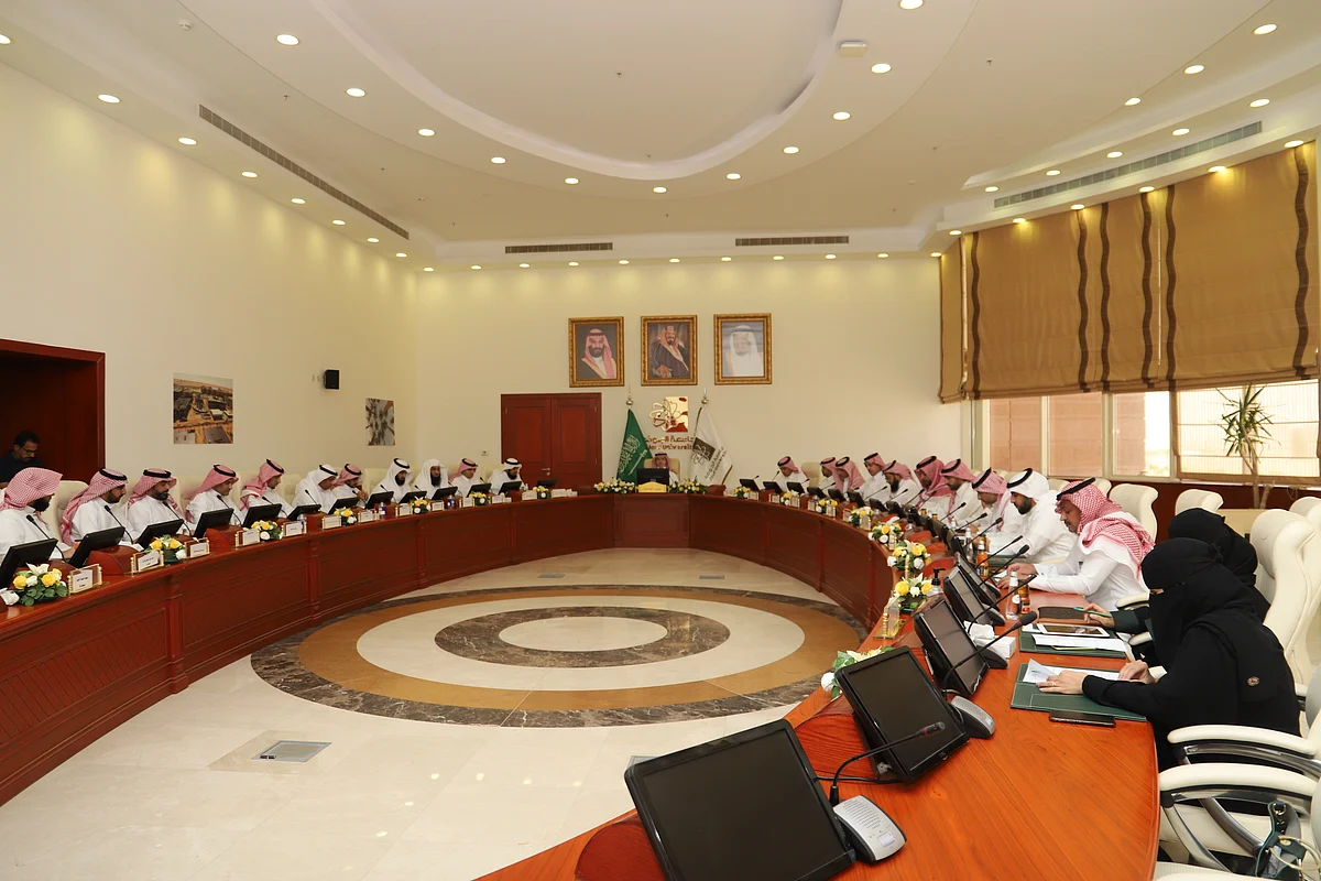 مجلس جامعة الجوف يقر التحول إلى الفصول الثلاثة ابتداءً من العام المقبل