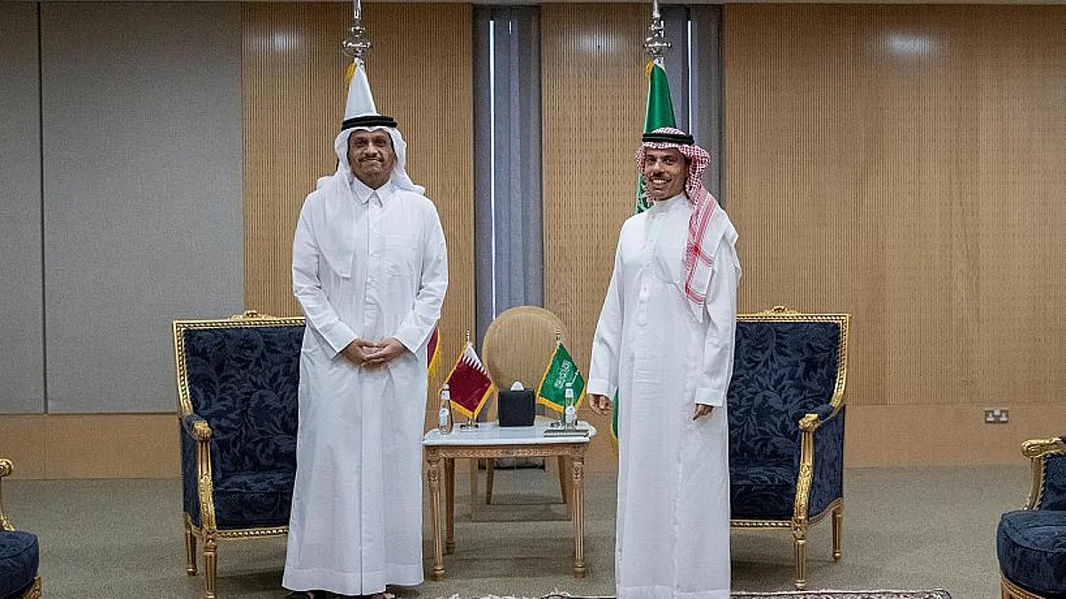 وزير الخارجية يبحث فرص تعزيز التنسيق الثنائي بمختلف المجالات مع نظيره القطري