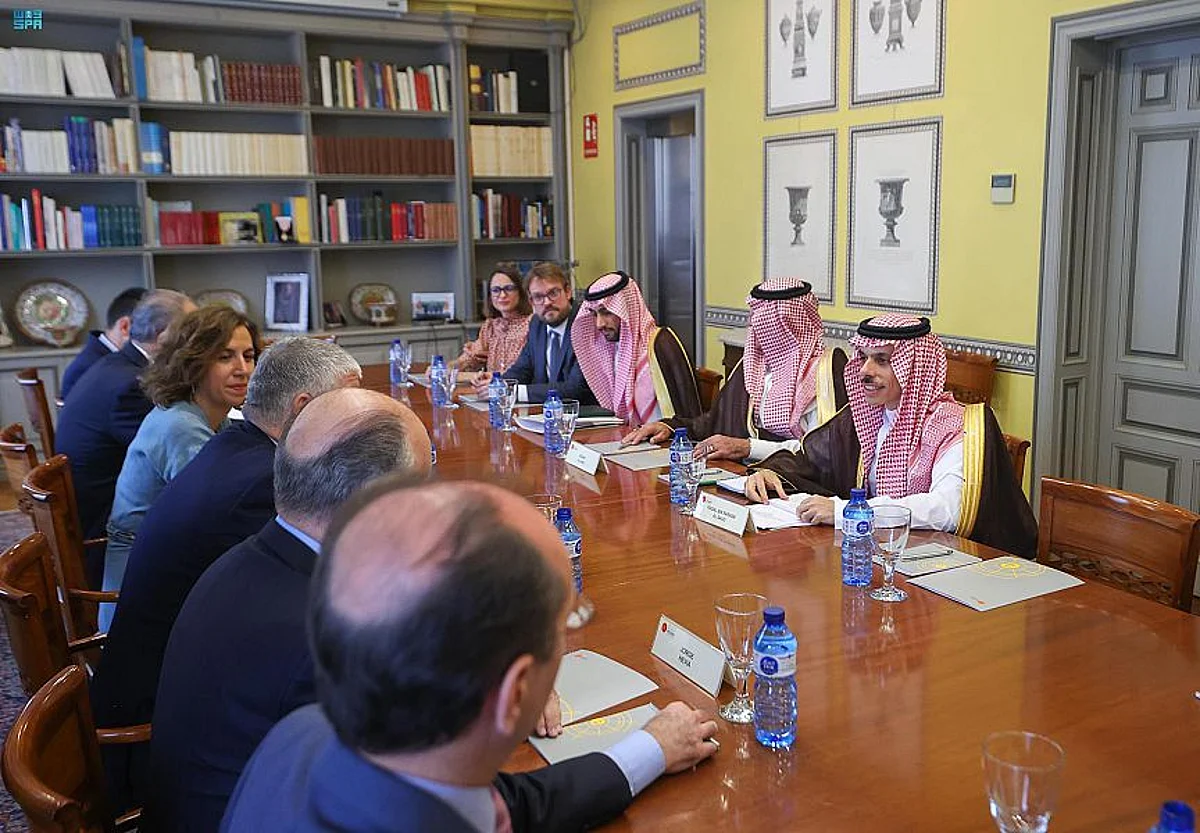 وزير الخارجية يشارك في جلسة نقاش نظمها المعهد الملكي للدراسات الدولية في مدريد