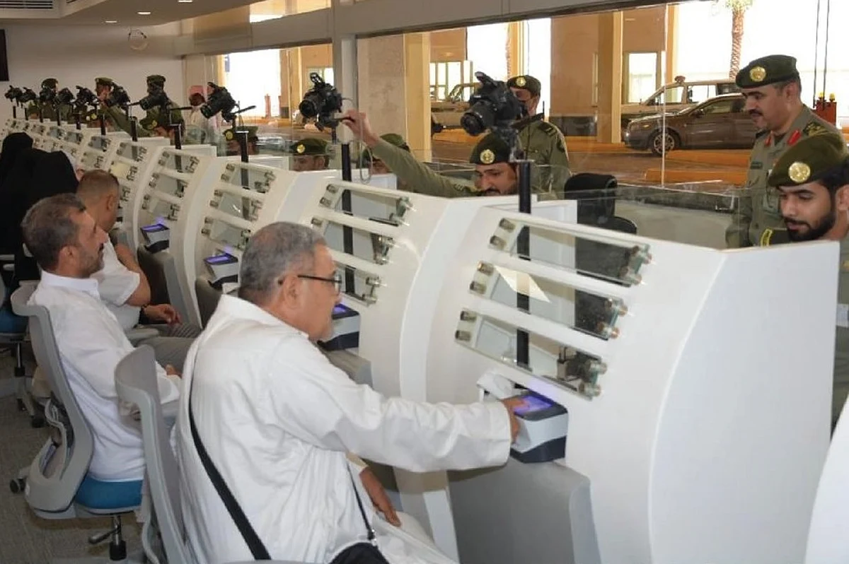 "الجوازات" تستقبل أول أفواج الحجيج من العراق عبر منفذ جديدة عرعر