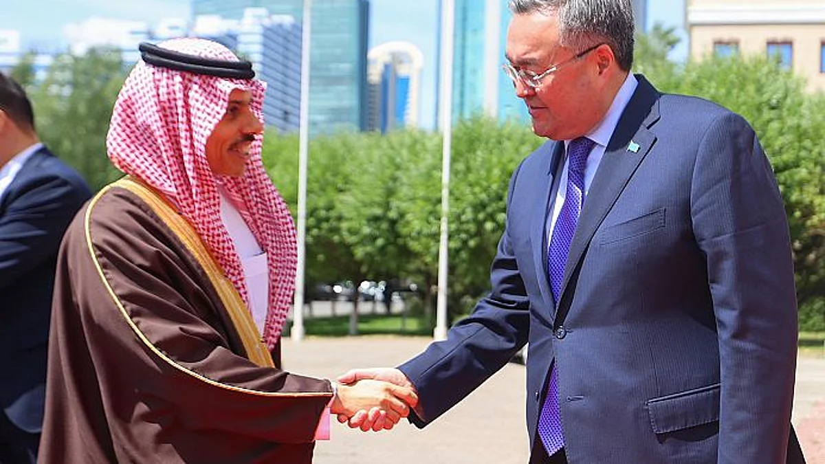 وزير الخارجية يلتقي نائب رئيس الوزراء بكازاخستان