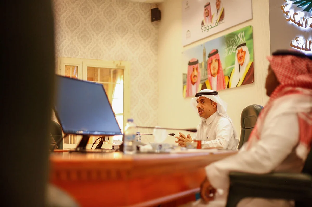 محافظ الليث يرأس اجتماع لجنة الحج بالمحافظة ويطالب بتحقيق الراحة للحجاج