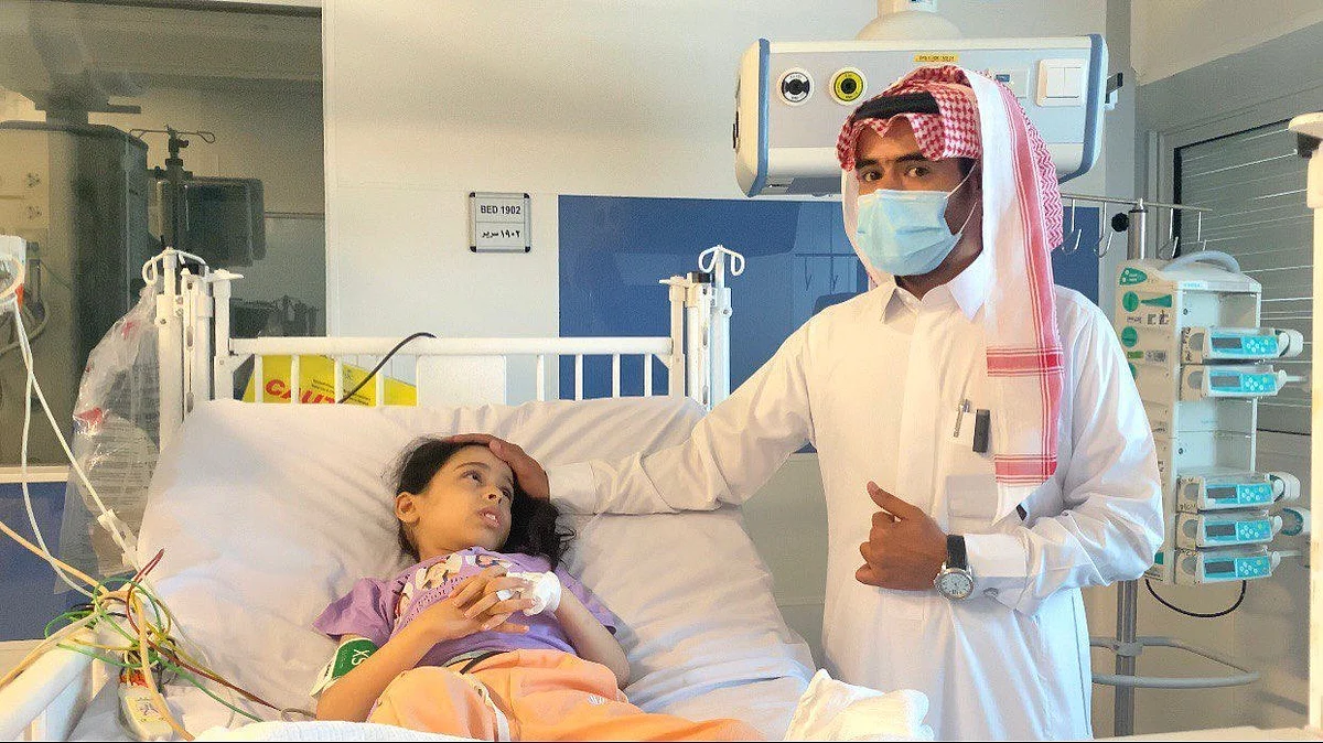 قبل الضمور والتنفس الصناعي.. إنقاذ طفلة من "الوهن العضلي" في مكة