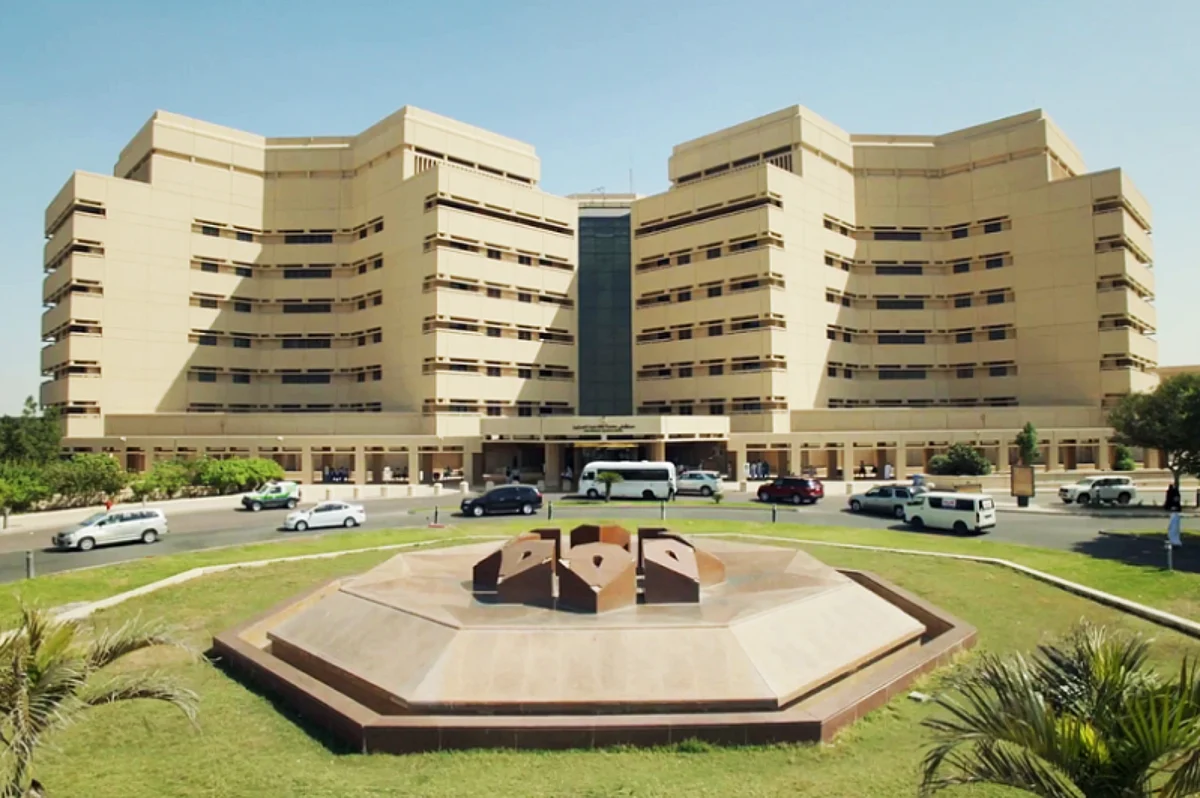 95 طالبًا من جنسيات مختلفة بجامعة "المؤسس" يؤدون فريضة الحج لعام 1443هـ