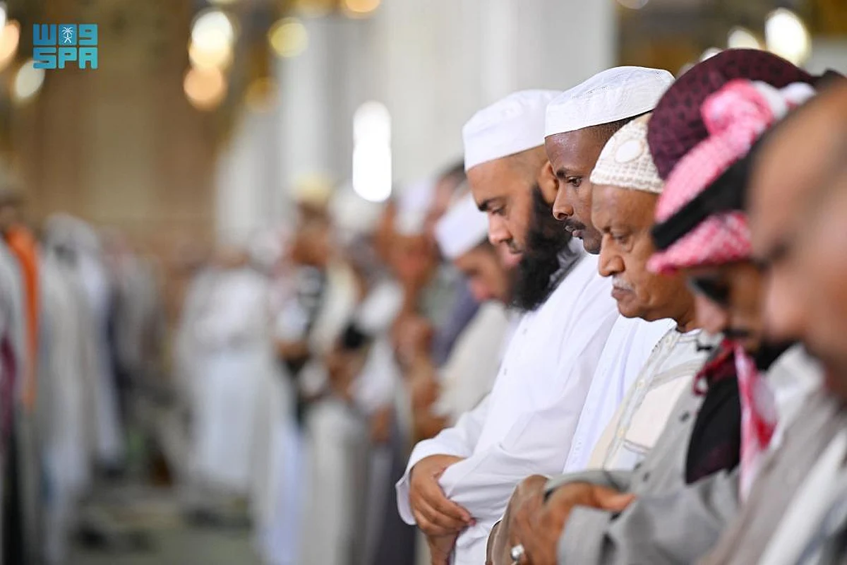 ضيوف الرحمن يؤدون صلاة الجمعة الأولى في المسجد النبوي