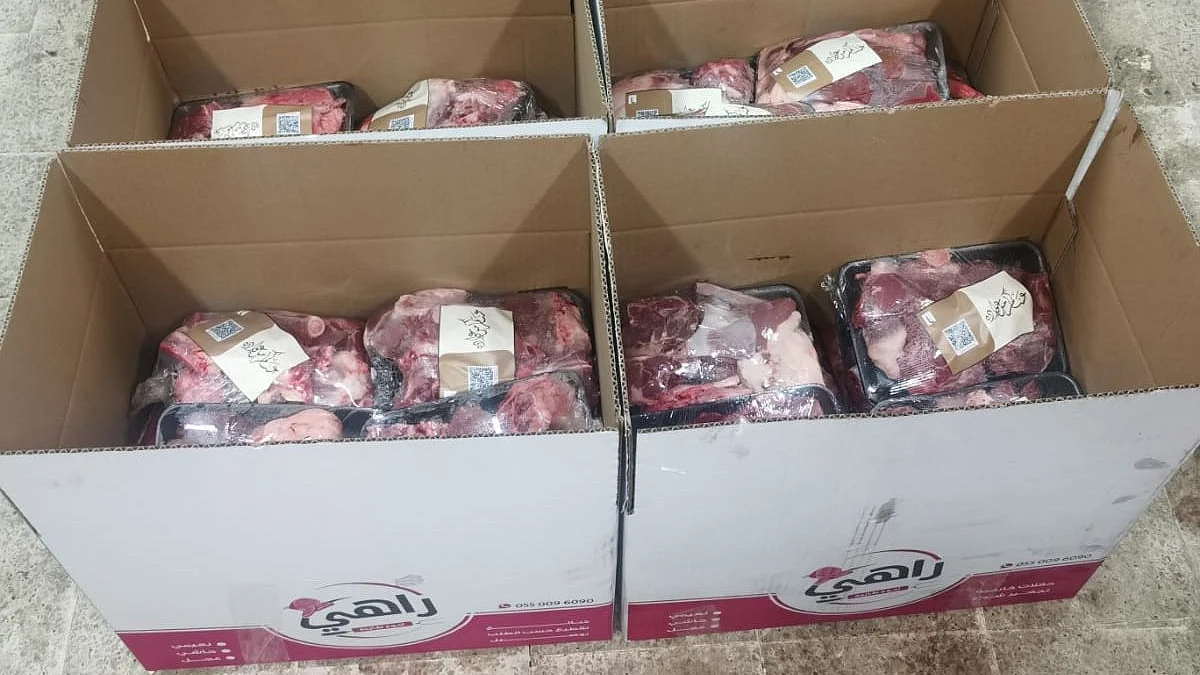 4 جهات خيرية طرقت أبواب مئات الأسر المحتاجة بالأضاحي