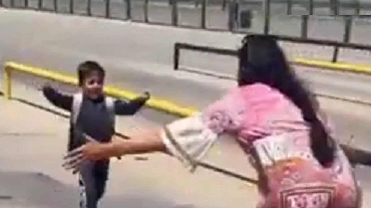 بعد 20 يومًا من اختطافه.. شاهد لحظة لقاء مذيعة أردنية بطفلها