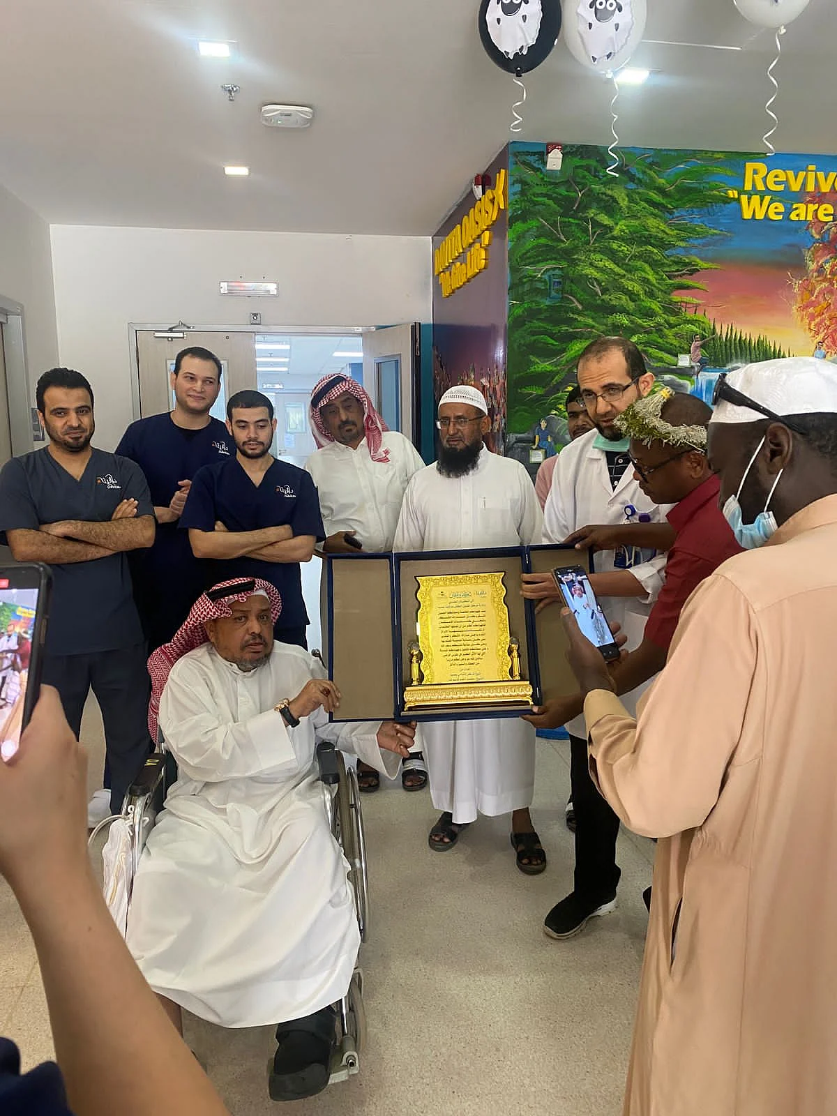 مرضى الفشل الكلوي بمركز دافيتا في صبيا يكرمون الكادر الطبي