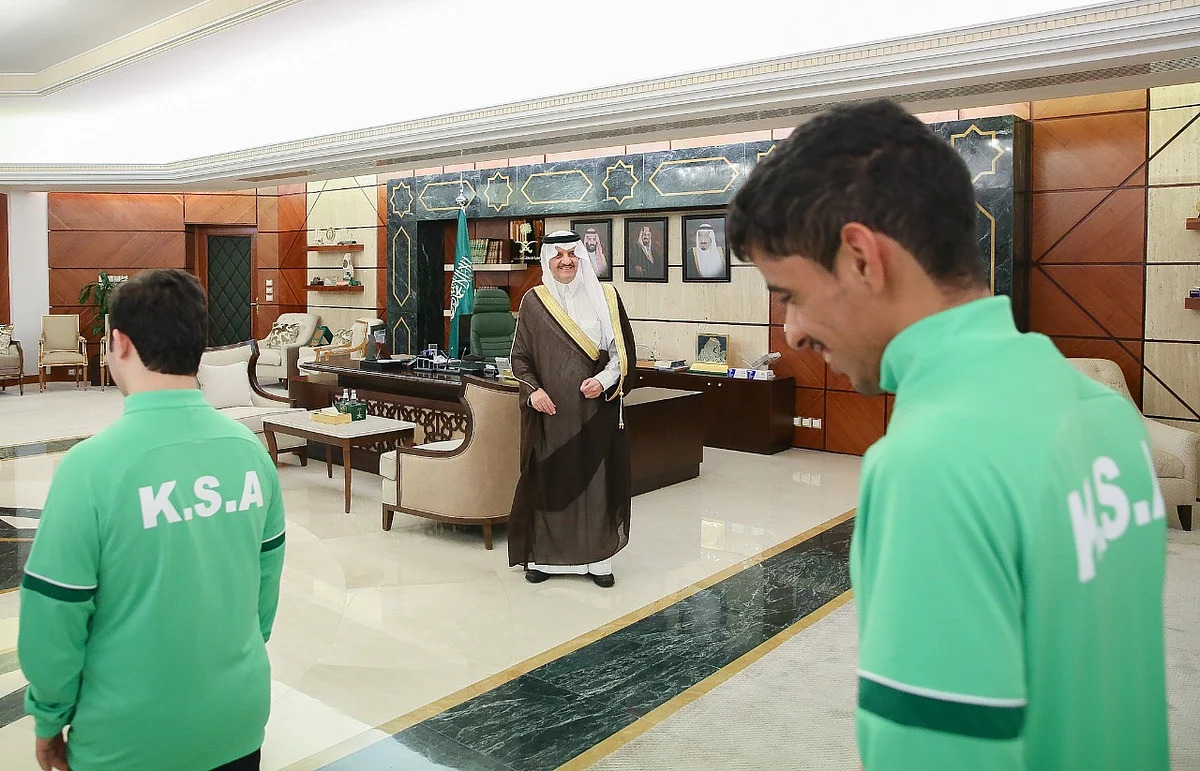 أمير الشرقية يستقبل المنتخب السعودي للأولمبياد الخاص لكرة القدم الموحدة