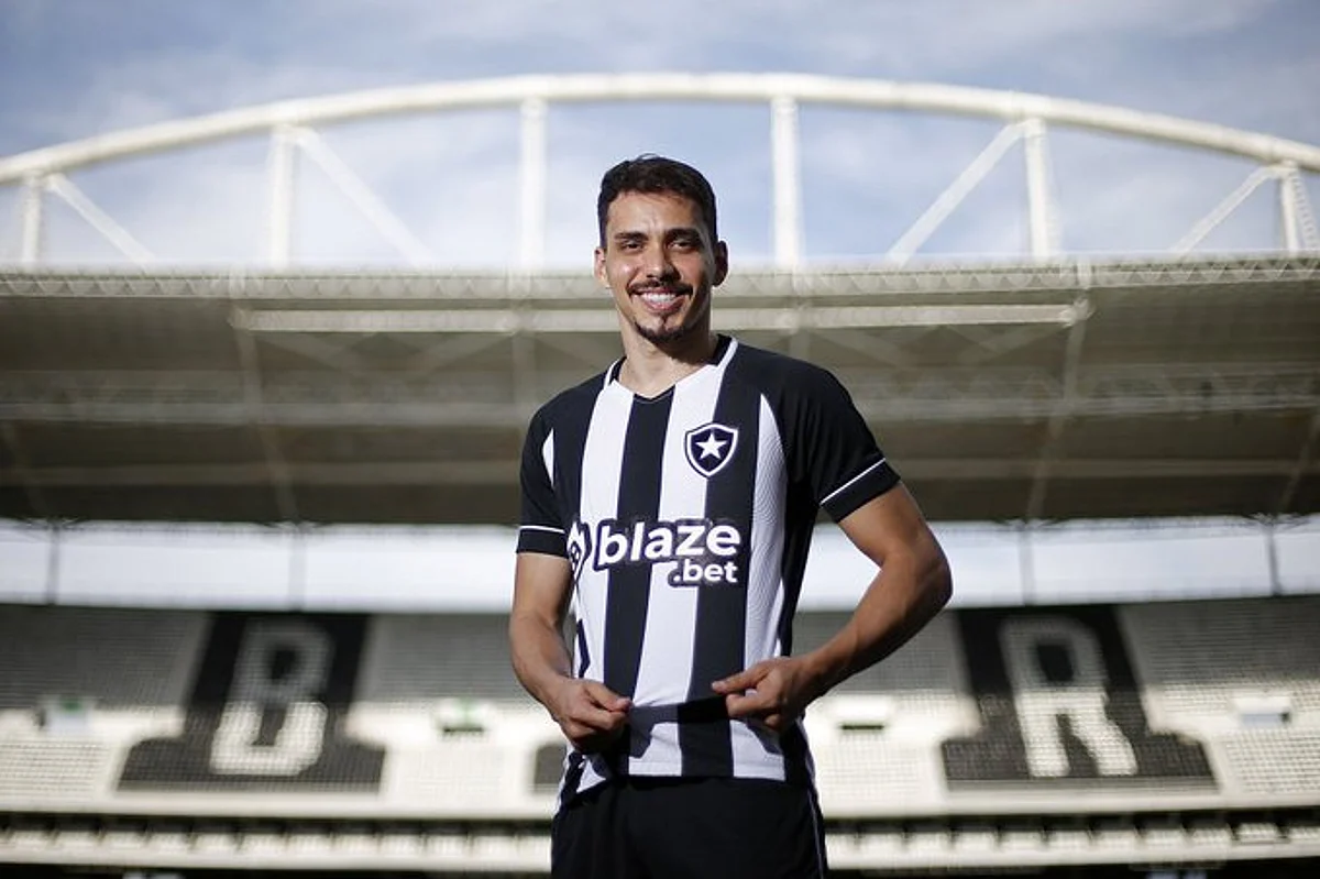 اللاعب البرازيلي كارلوس إدواردو