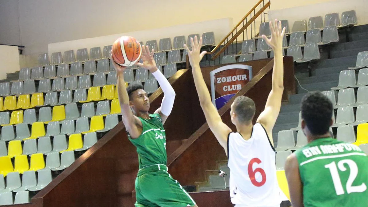 جانب من لقاء المنتخب السعودي للشباب لكرة السلة مع نظيره الجزائري