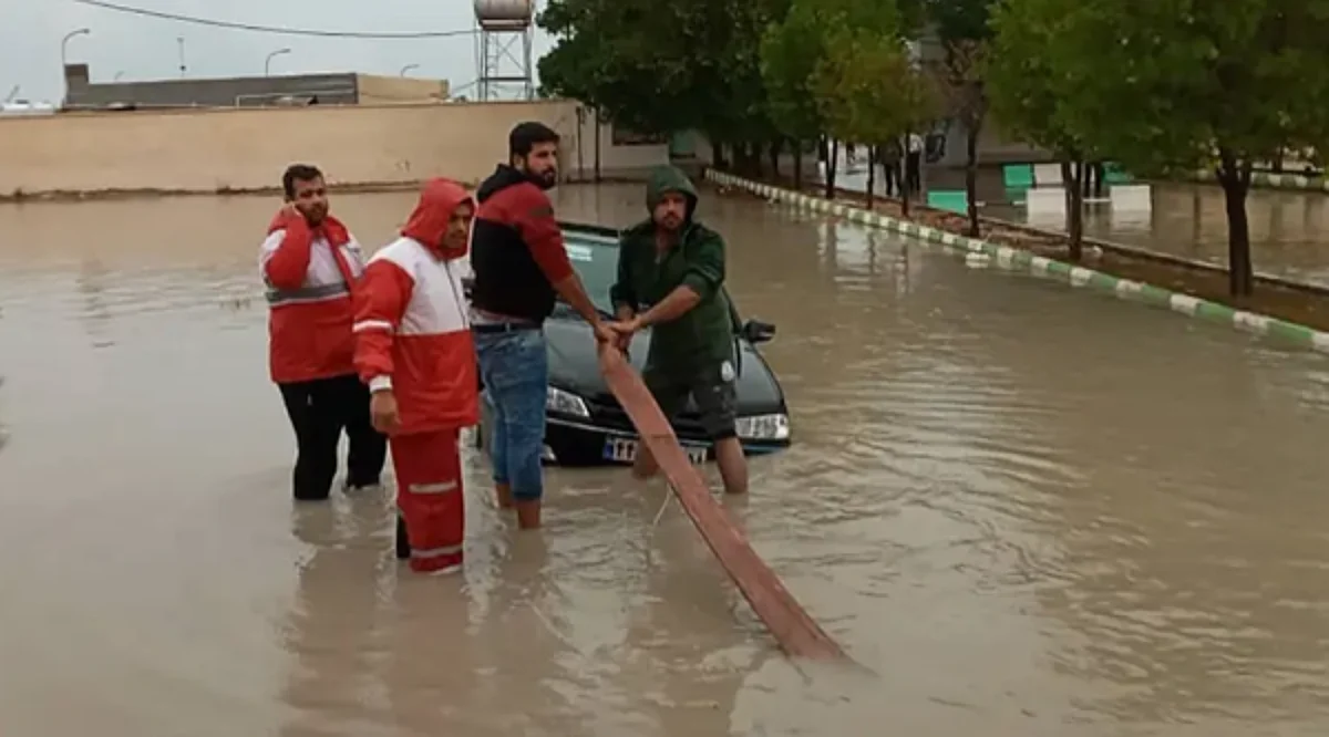 سيول وانجرافات أرضية في إيران تخلّف عددًا من القتلى والجرحى