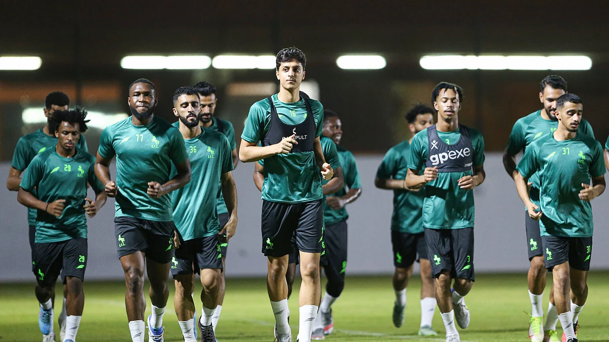 لاعبو الاتفاق يجرون التدريبات