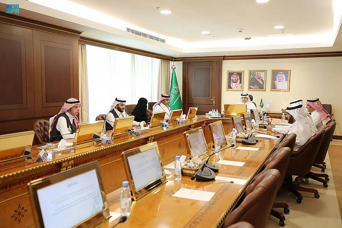 وزير البيئة يطَّلع على تقرير جمعية "خيرات" خلال النصف الأول من 2022م