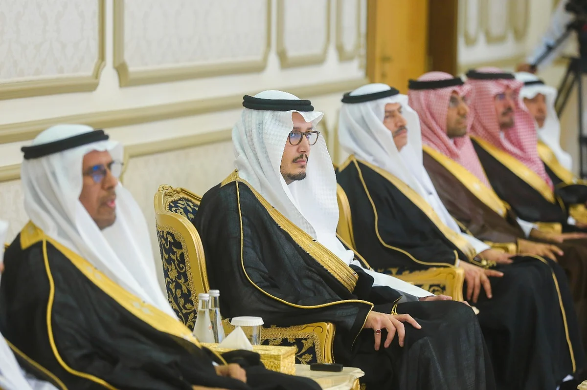 نائب أمير الشرقية يشهد توقيع 6 اتفاقيات لدعم برامج المسؤولية المجتمعية
