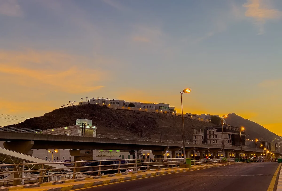 60 جسرًا و18 ألف شارع في خدمة الحجاج بمكة
