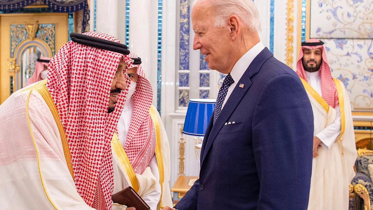 خادم الحرمين الشريفين يستقبل الرئيس الأمريكي