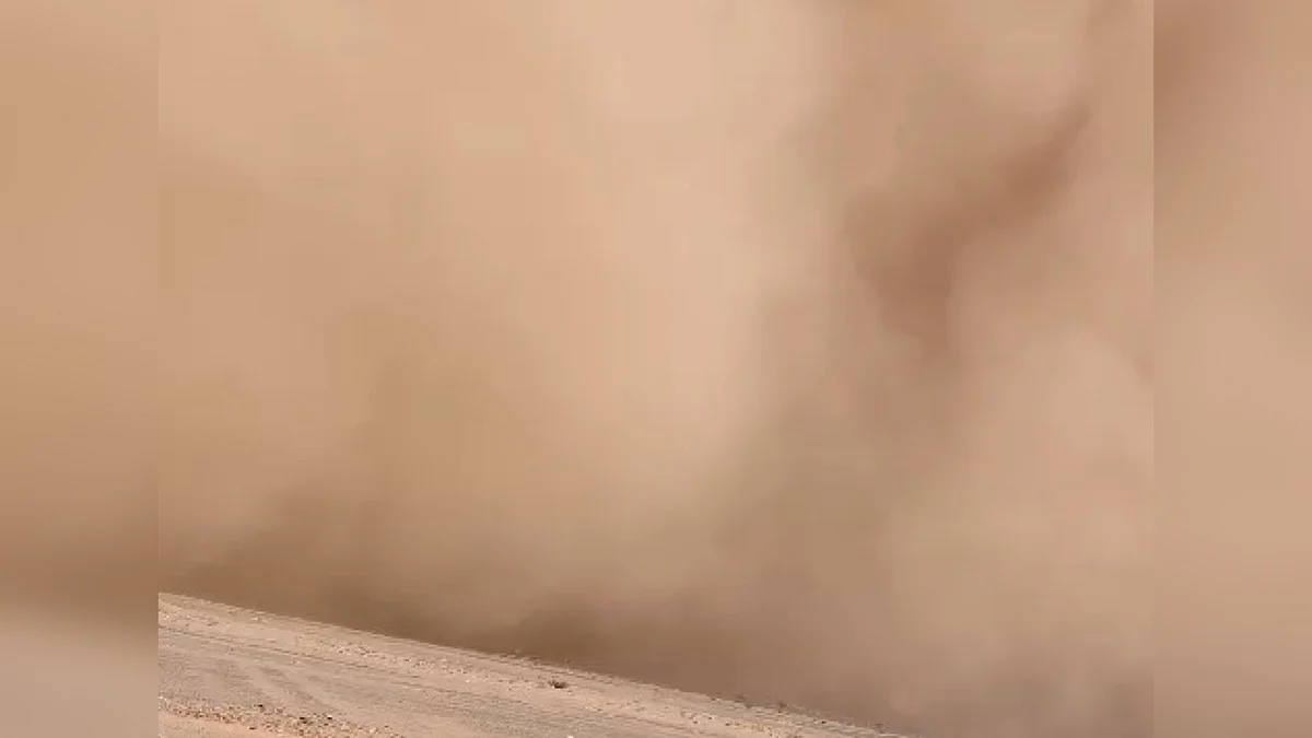 شاهد.. عاصفة الغبار تداهم سماء عفيف "مساء اليوم"