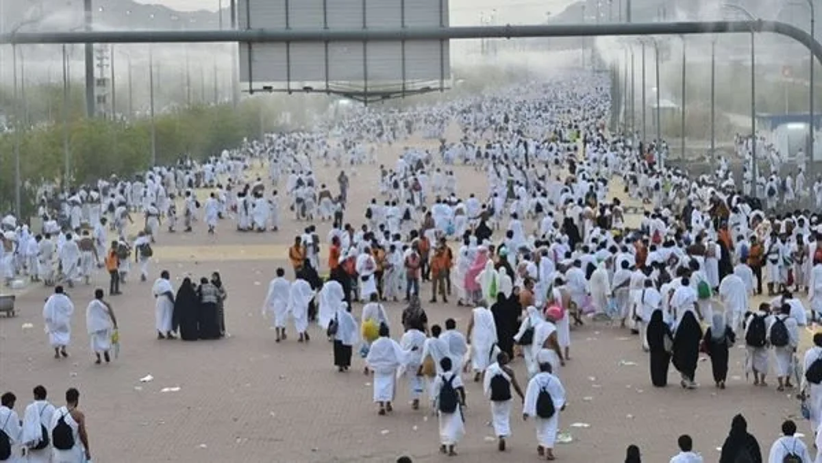 الحجاج ينفرون إلى مشعر مزدلفة