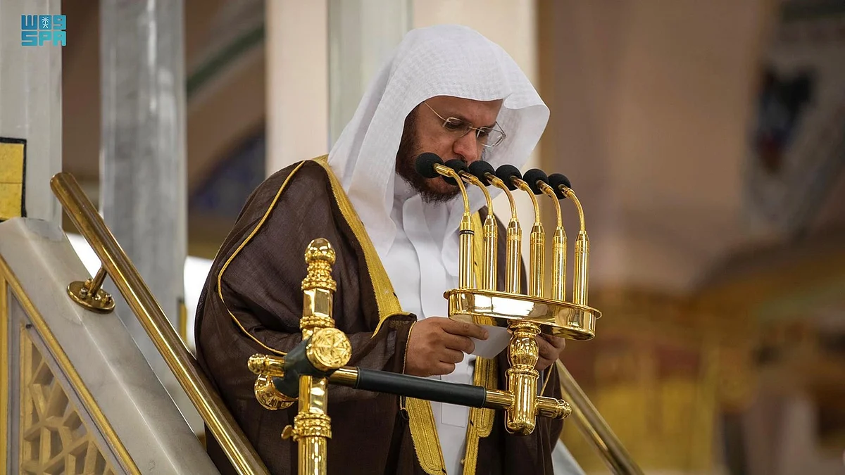 إمام وخطيب المسجد النبوي عبدالمحسن القاسم