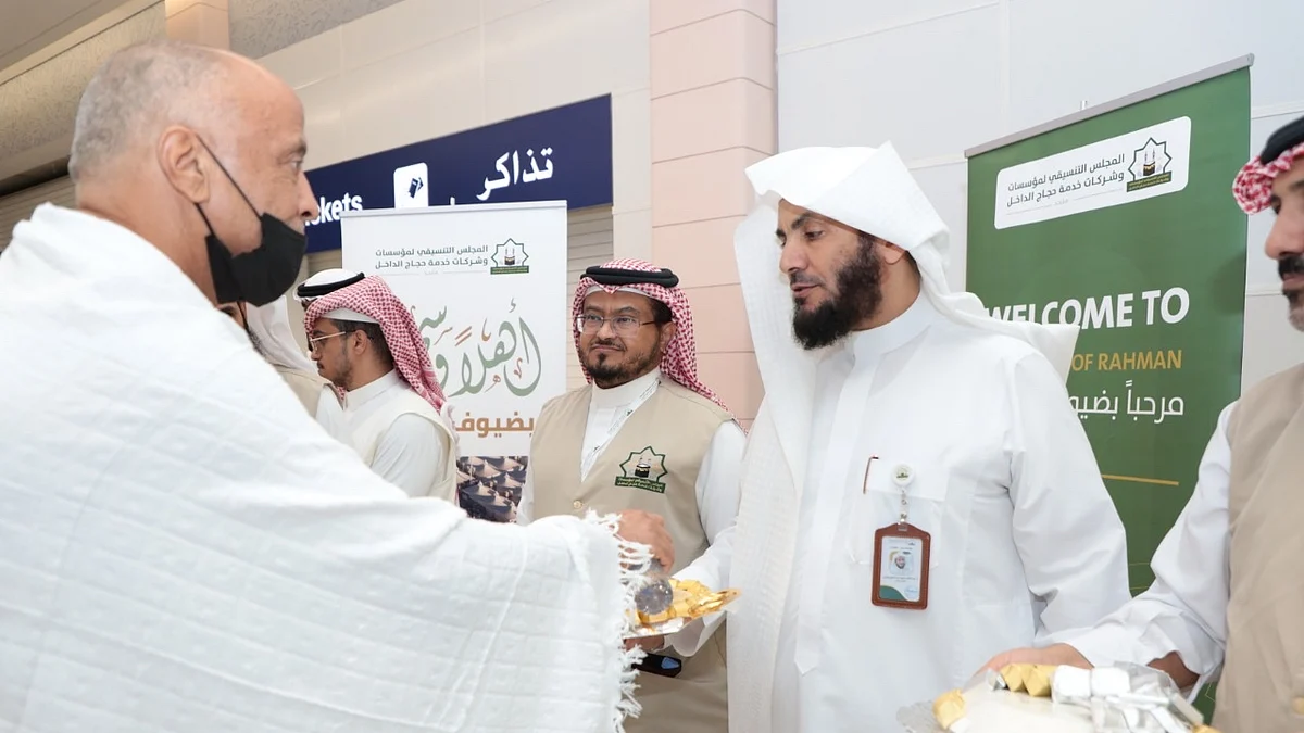 جانب من استقبال أول فوج من حجاج الداخل بمطار جدة