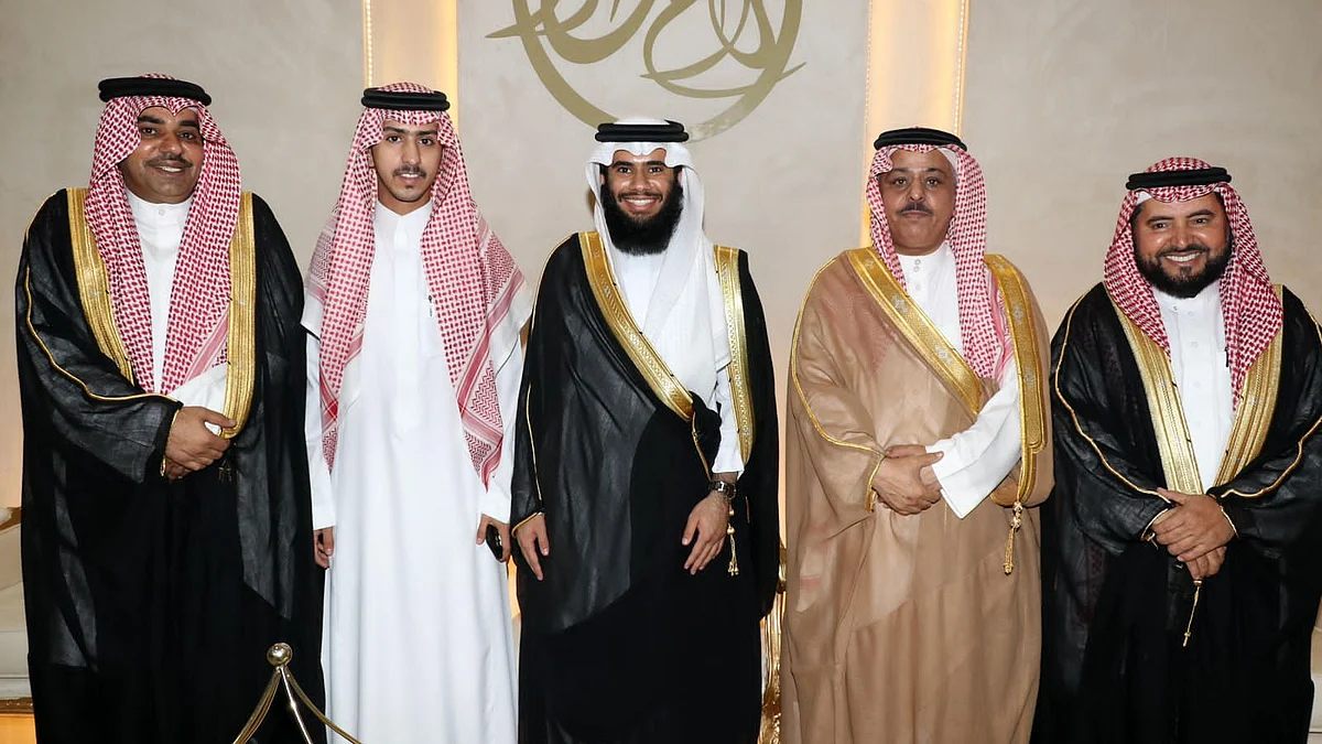 "آل خواش" يحتفون بزواج "فهد"