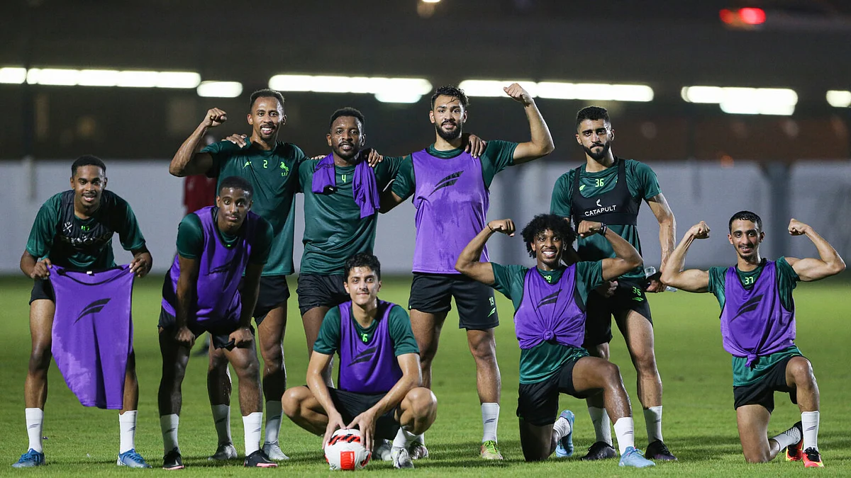 لاعبو الاتفاق يواصلون التدريبات