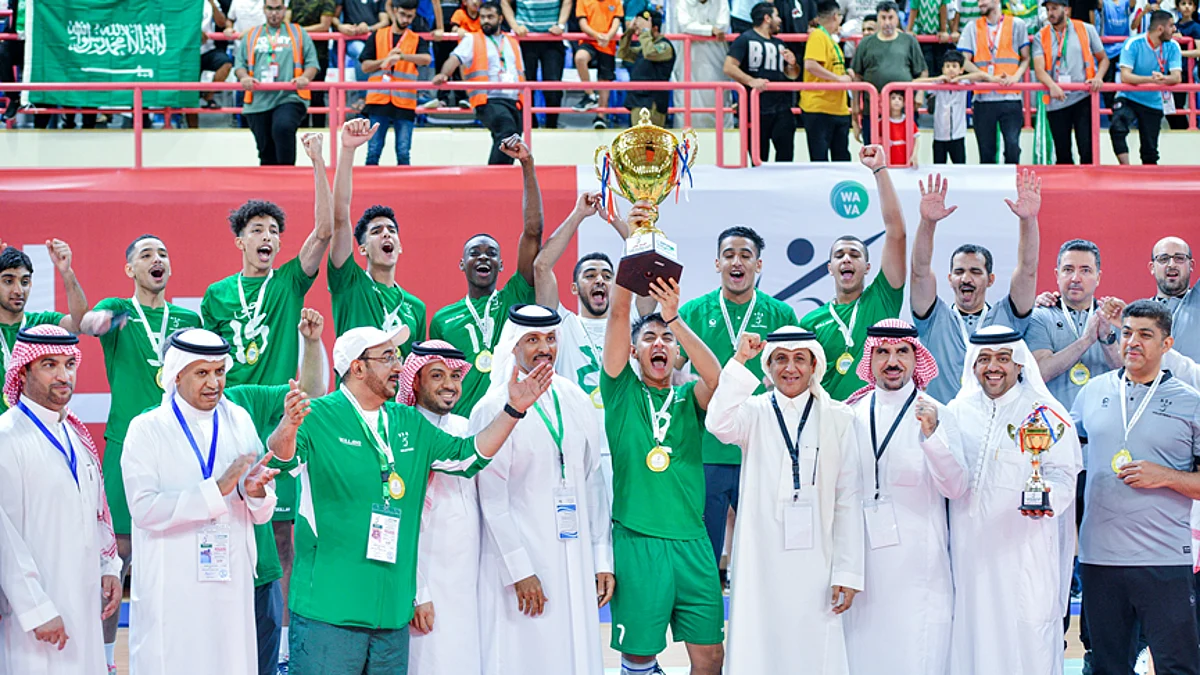المنتخب السعودي للكرة الطائرة لدرجة الشباب يتوج بالكأس