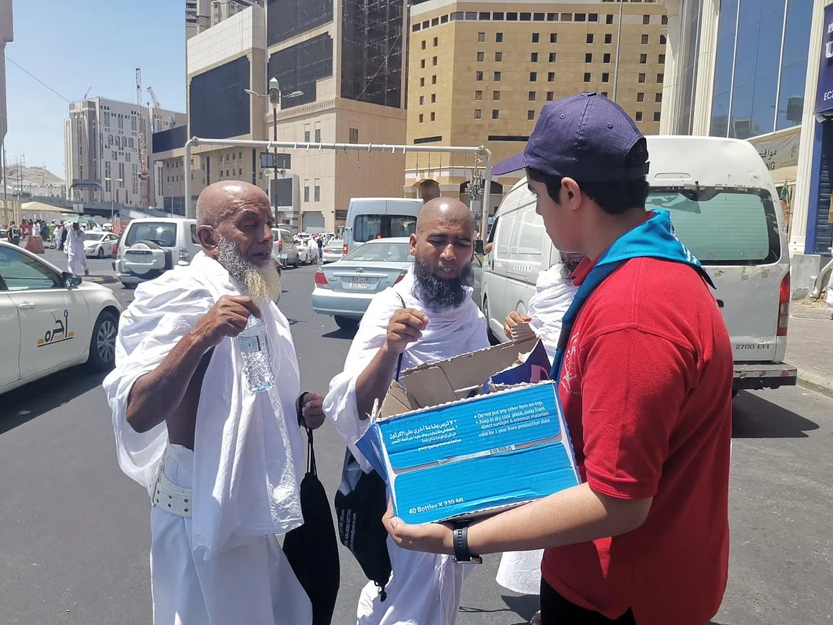 "بادر الكشفي" يوزع 25 ألف عبوة ماء على ضيوف الرحمن خلال موسم الحج