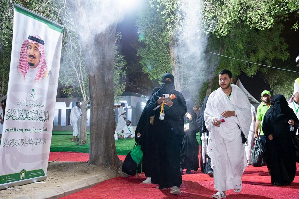 دموع "القرني" على خدي رضيعته قبل استشهاده.. مشاهد ترويها زوجته مع ضيوف الملك للحج