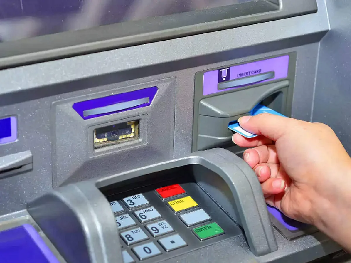 امريكا.. 55 ألف موظف يُفاجأون باختفاء رواتبهم من الحسابات المصرفية