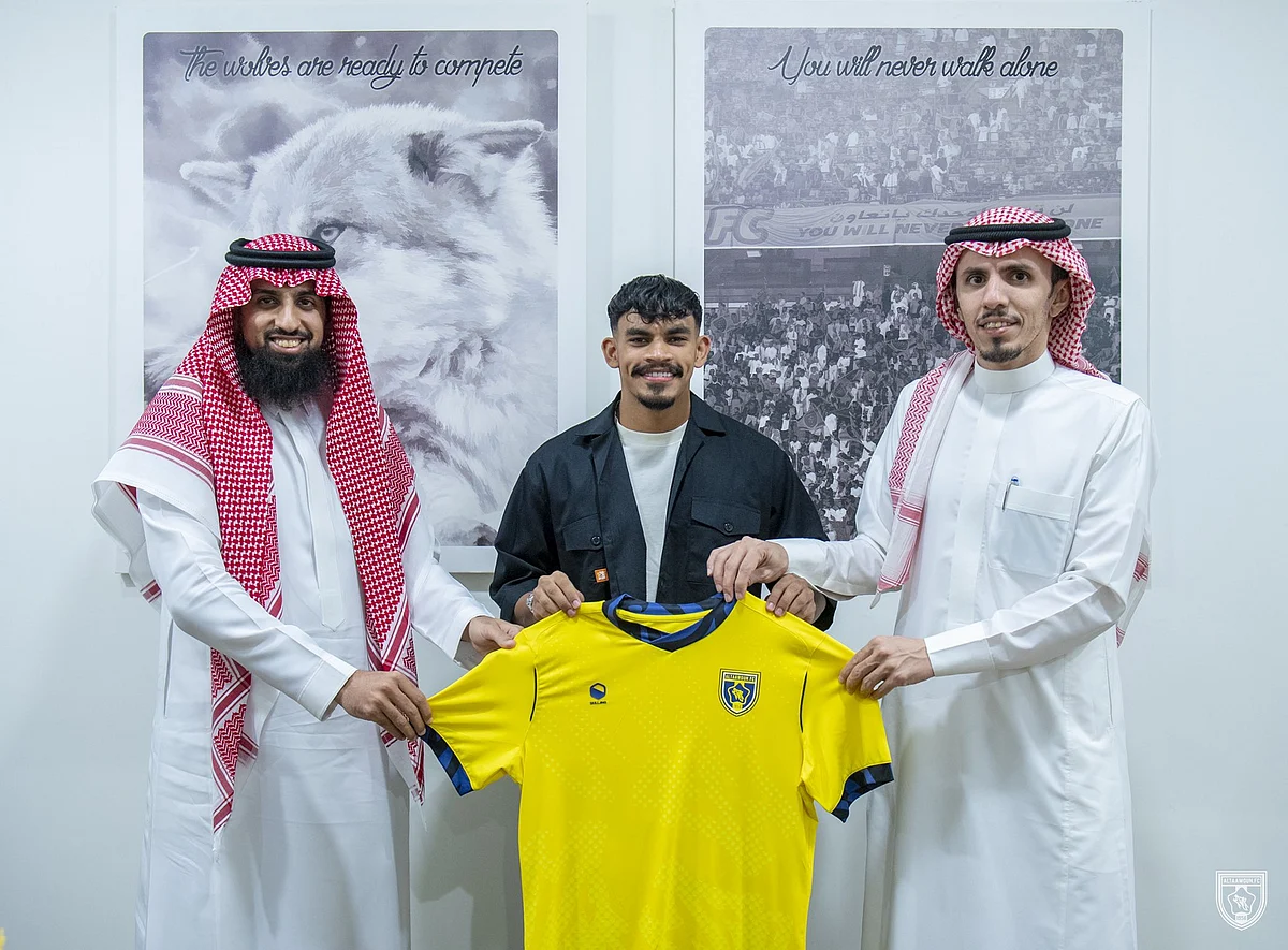 "التعاون" يستعير سعد الناصر من "الهلال".. ويتعاقد مع الحارس محمد الدوسري
