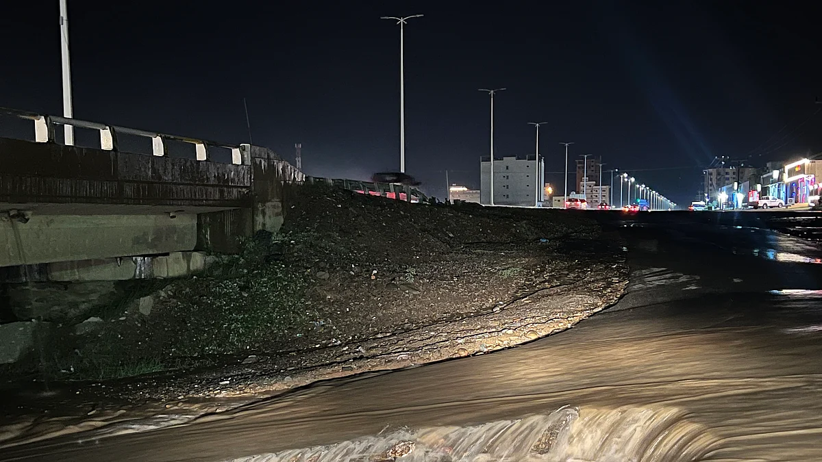 جريان السيول بمحافظة الدرب