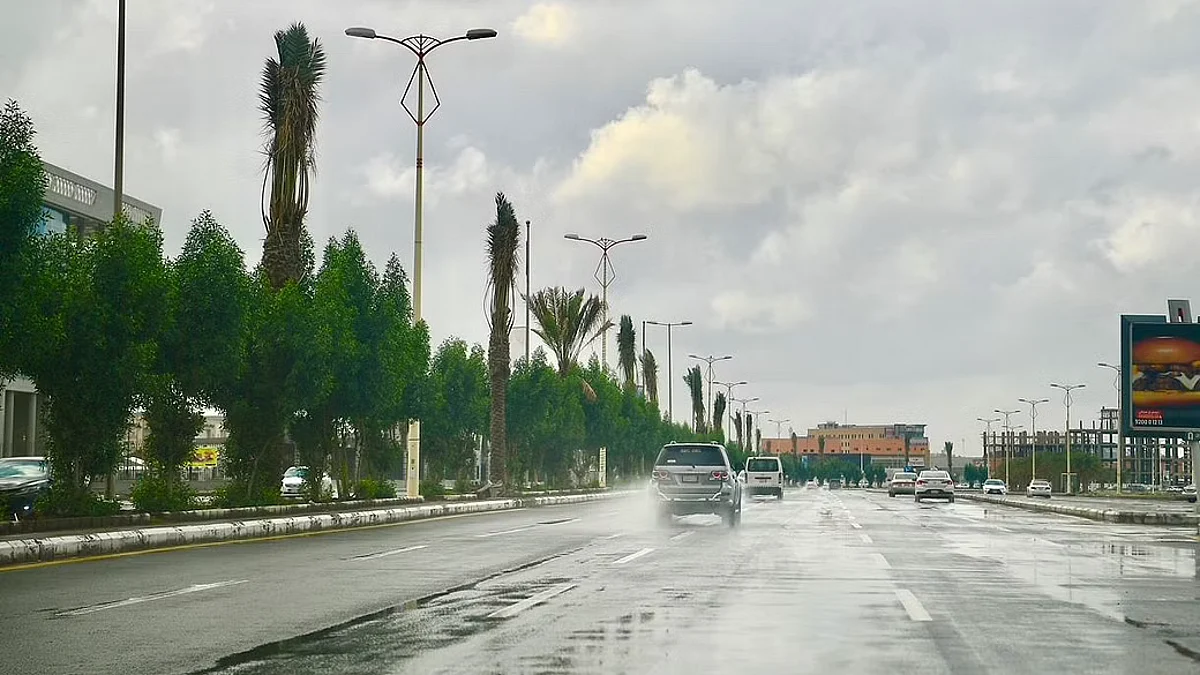 تنبيه من حالة أمطار وبَرَد وسيول على جازان
