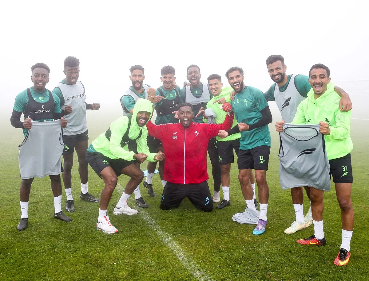 لاعبو الاتفاق خلال التدريبات الجماعية بتركيا