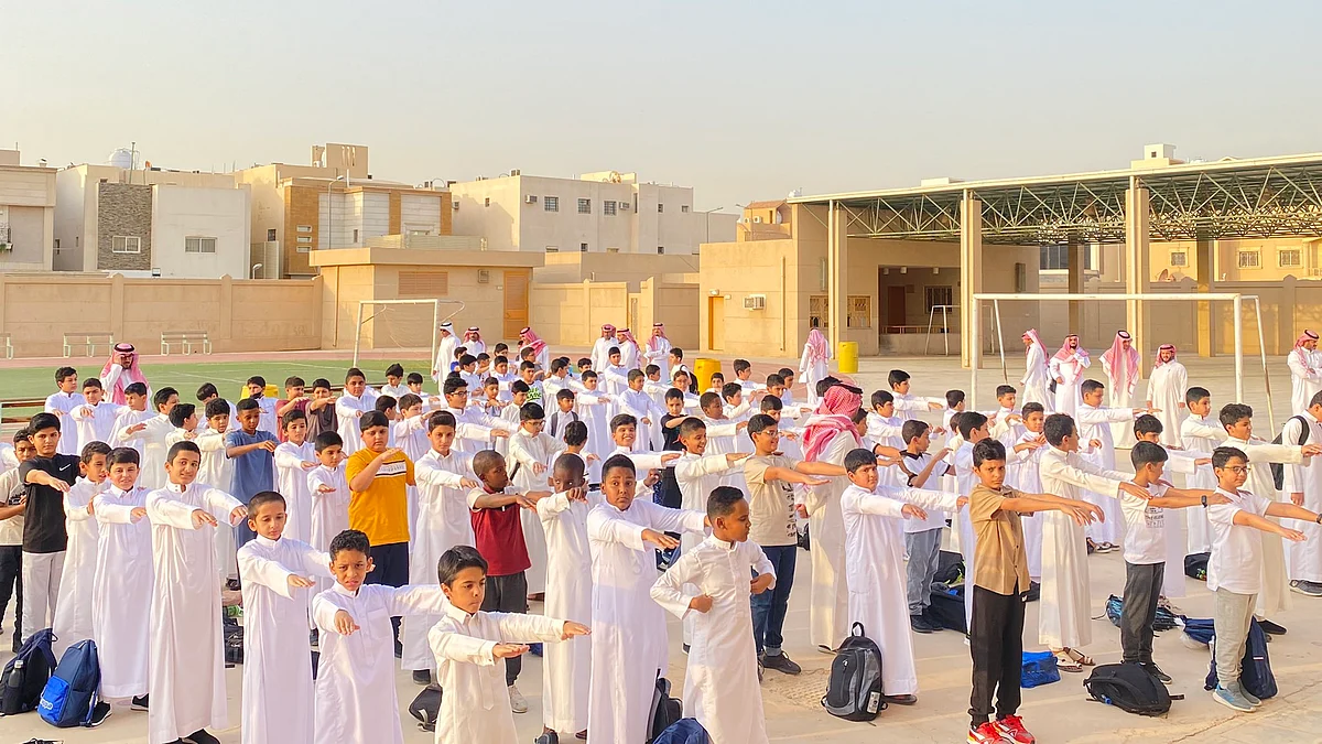 الطابور الصباحي للطلاب في اول يوم دراسي